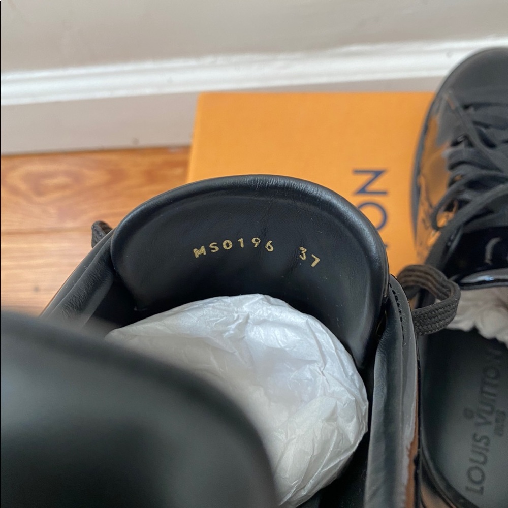 Women’s Size 7 (EU 37) Black Louis Vuitton Sneaker - Picture 10 of 11